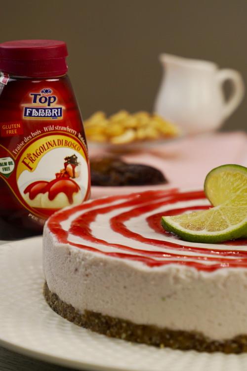 Sommerkuchen mit Walderdbeeren und Limette