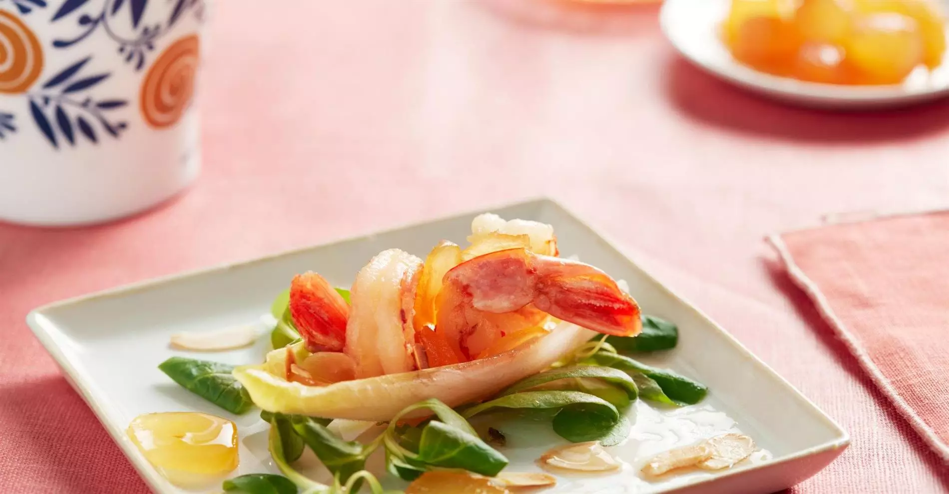 Fabbri-Ingwer-Garnelen auf herzhaftem Feldsalat