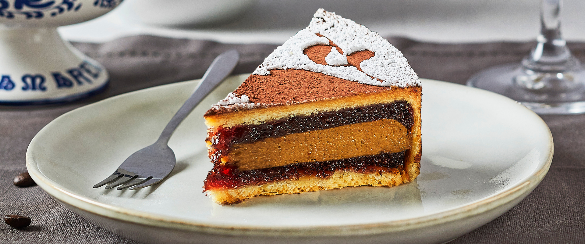 Die perfekte Füllung für Mürbeteigkuchen, Croissants, Pan di Spagna und Torten? Die Fruchtsaucen Amarena Fabbri!